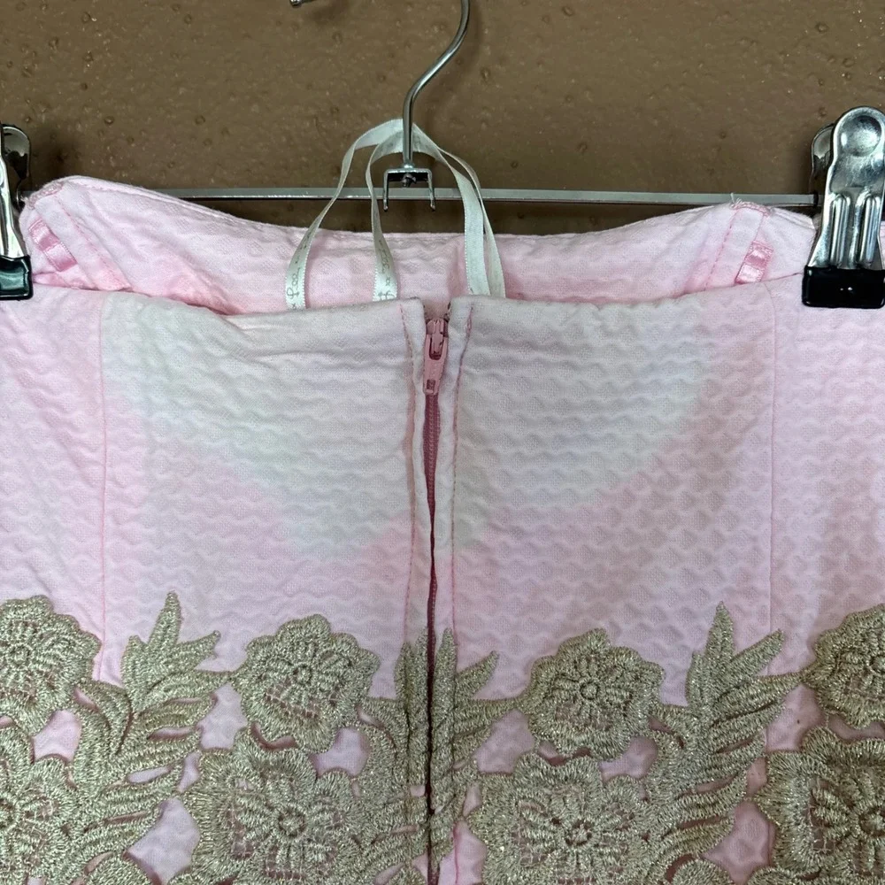 Lilly Pulitzer Pink Seersucker Strapless Lace Dress Gold Floral Applique Size 6 - Picture 4 of 11